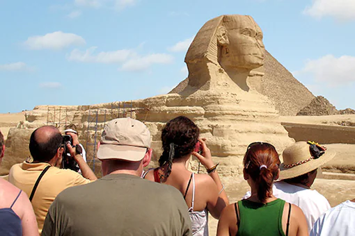 Egyptian Government allows Egyptians and tourists to take photographs for (non-commercial use)